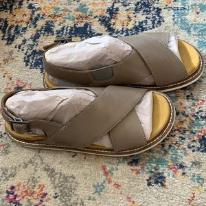Keen Lana Cross Strap leather sandal - New